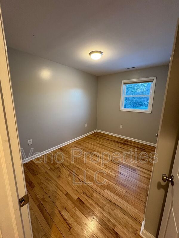 Building Photo - 330 Louden Rd