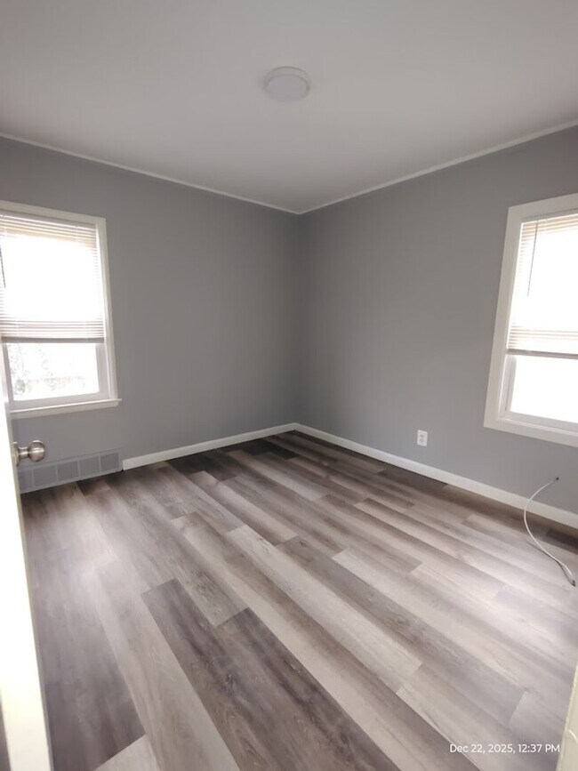 Building Photo - Stunning 3-Bed Bungalow