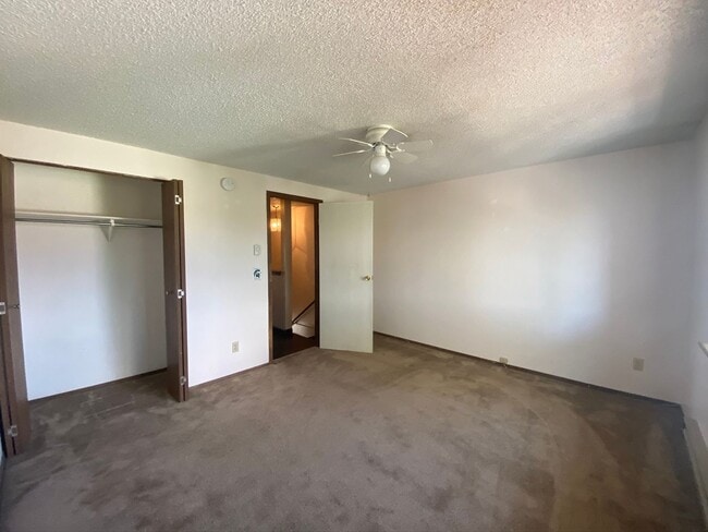 Building Photo - City of Gunnison Spacious 2 bedroom/2.5 bath!