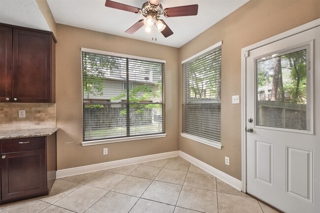 Building Photo - 5 E Willowood Ct