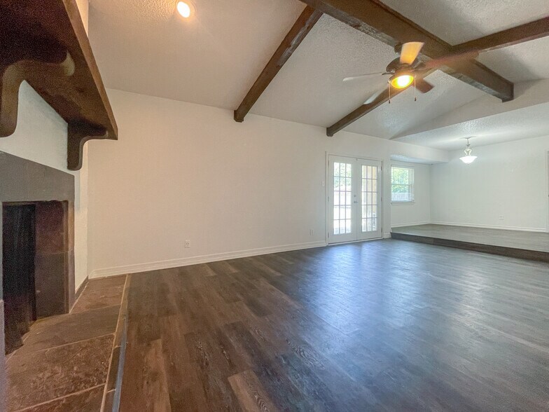 Building Photo - 312 Cedarwood Ln