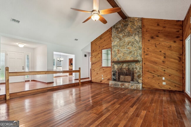 Building Photo - 325 White Oak Pl