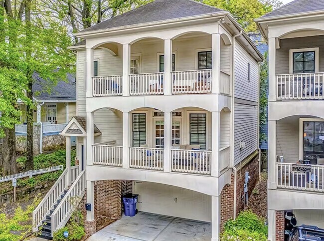 Building Photo - 739 Saint Charles Ave NE