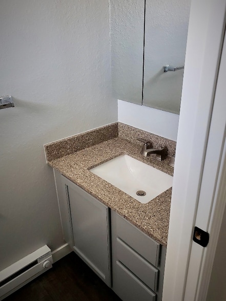 Building Photo - 471 Paxon St