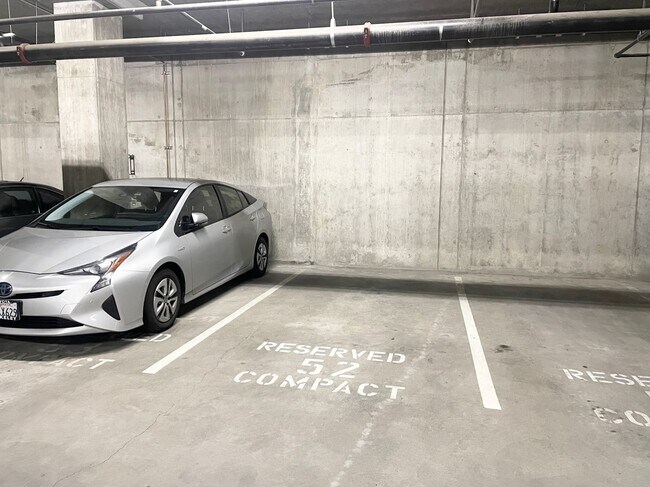 Building Photo - Dogpatch: Exceptional 1 Bed 1.5 Bath Condo @ Esprit Park with Garage Parking and Storage