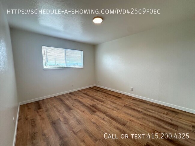 Building Photo - 102 E Bernal Dr