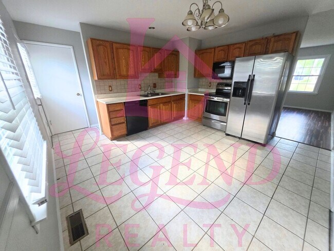 Building Photo - Your Next Home Awaits! 3 Beds, 2 Baths & T...