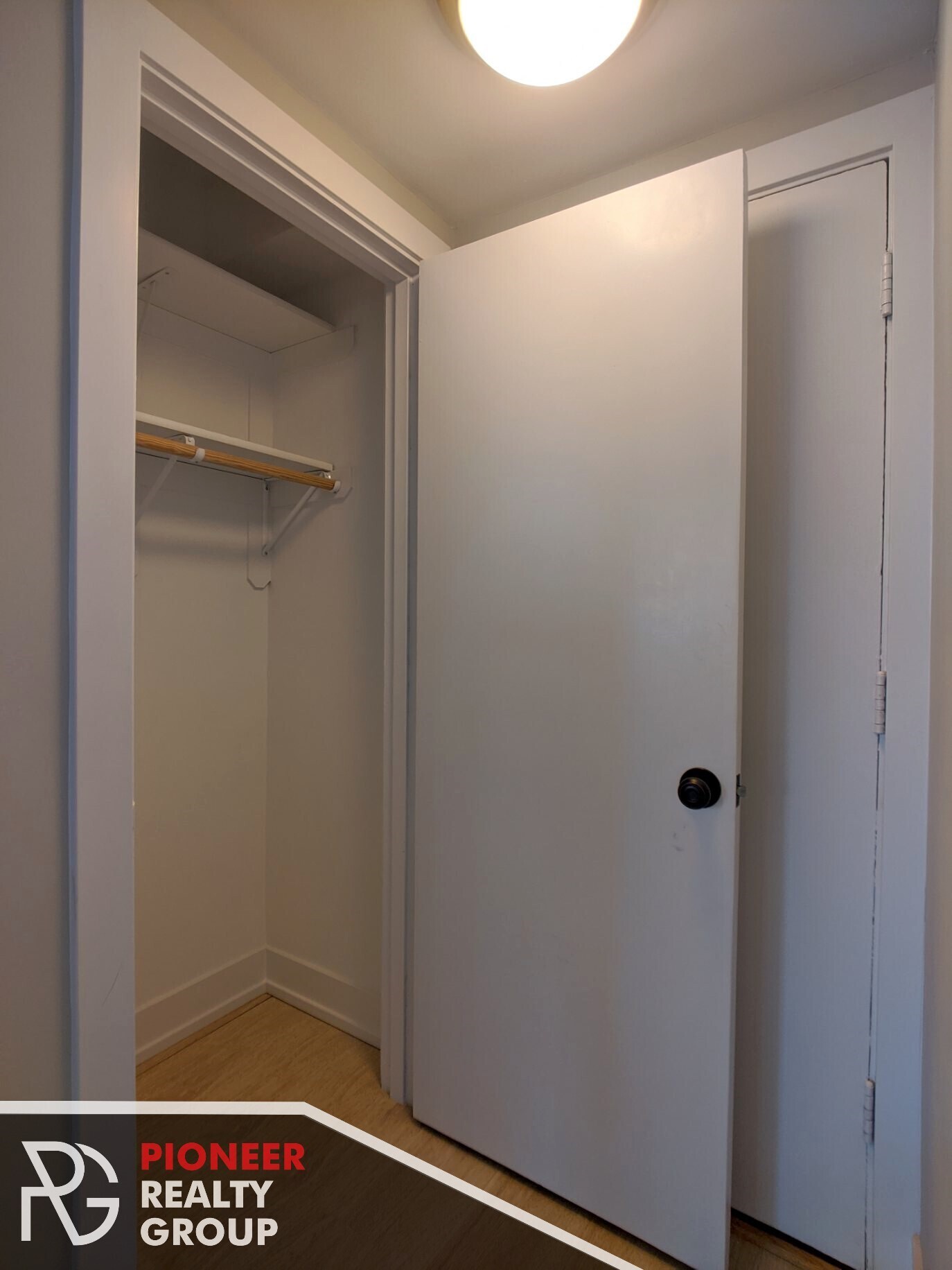 Building Photo - 429 W Wellington Ave