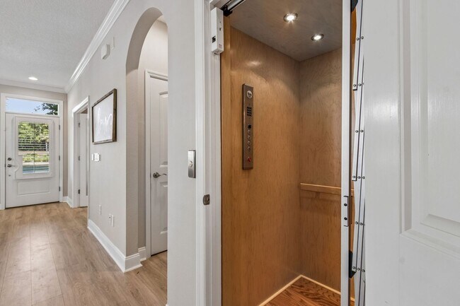 Building Photo - Coastal Luxury Townhome in Gated Amelia Island Community with Elevator & Garage
