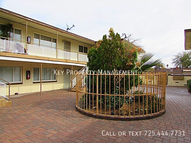 Building Photo - 2 BEDROOM 1 BATH UNIT NEAR THE STRATOSPHER...