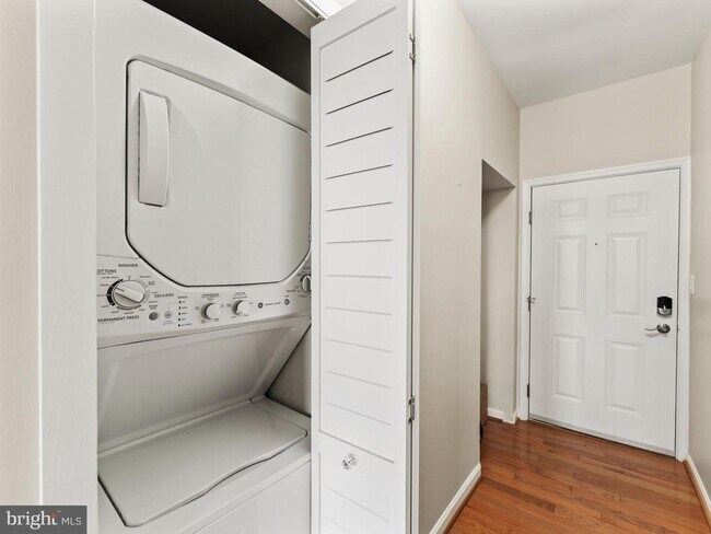 Building Photo - 2000 16th St NW