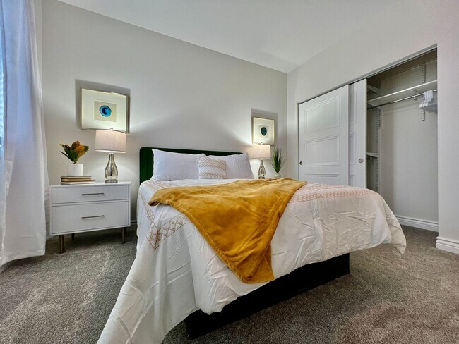 Building Photo - NEW, big, beautiful, Executive Home Libert...