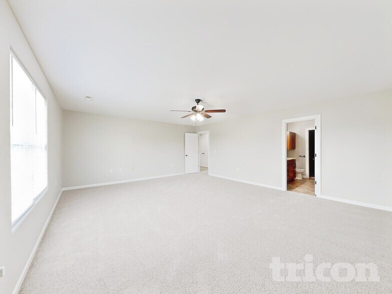 Building Photo - 3901 Creekmoore Dr