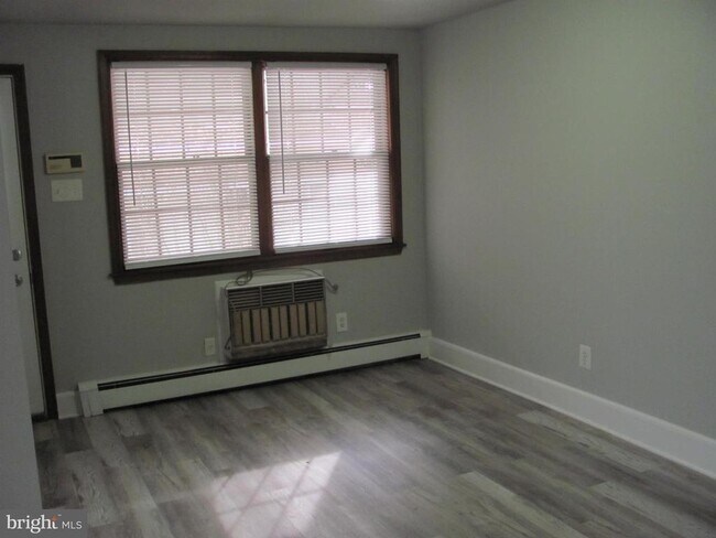 Building Photo - 516 Morgan Ave