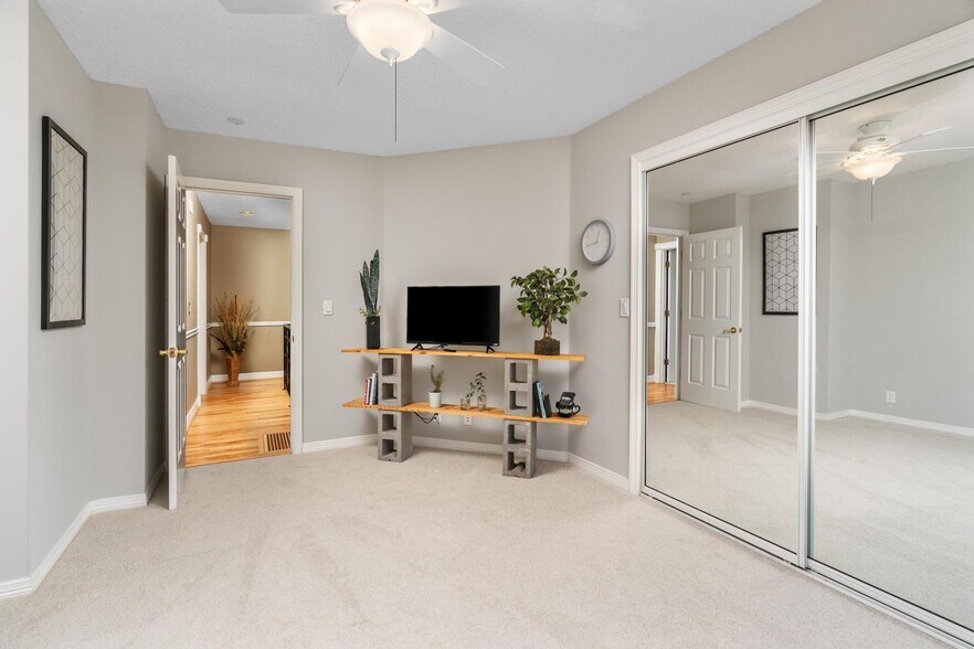 Building Photo - 16235 SW Falcon Dr