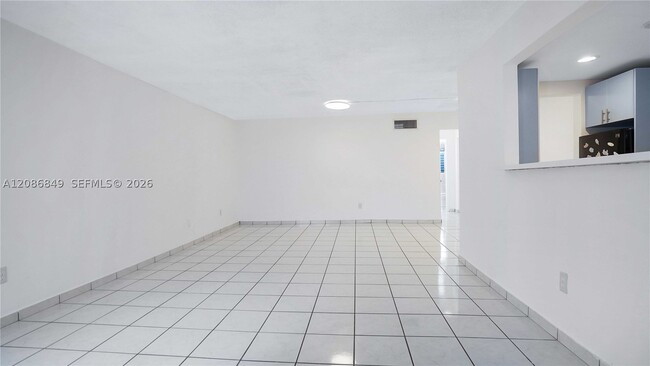 Building Photo - 1340 Lincoln Rd