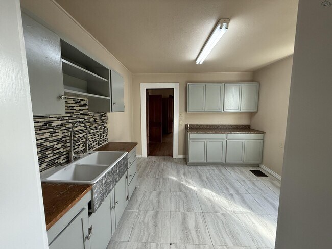 Building Photo - 116 W North St