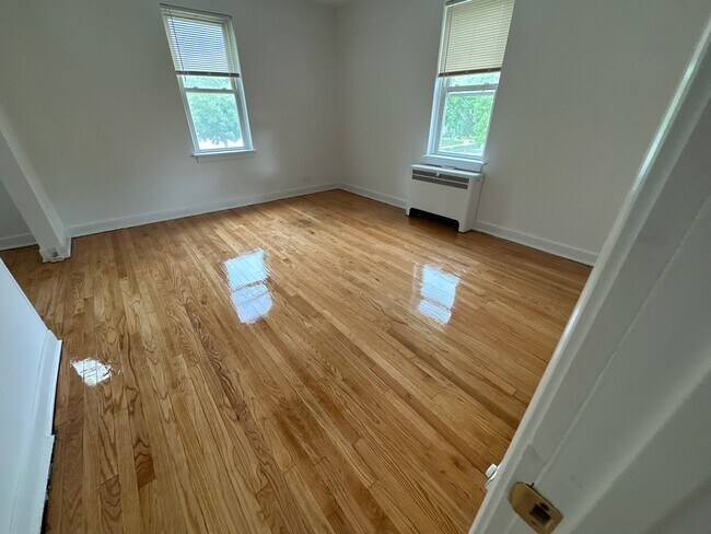 Building Photo - 9522 S Vanderpoel Ave