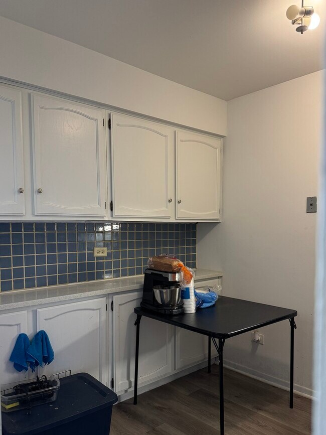 Building Photo - 13 Parkside Ct