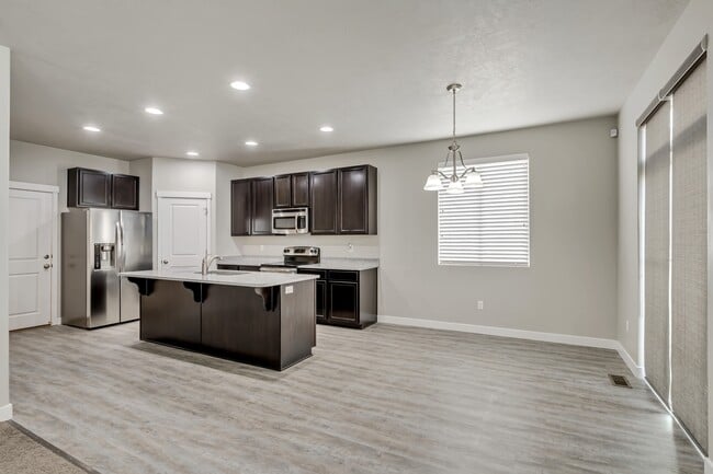 Building Photo - 258 W Willow Creek Dr