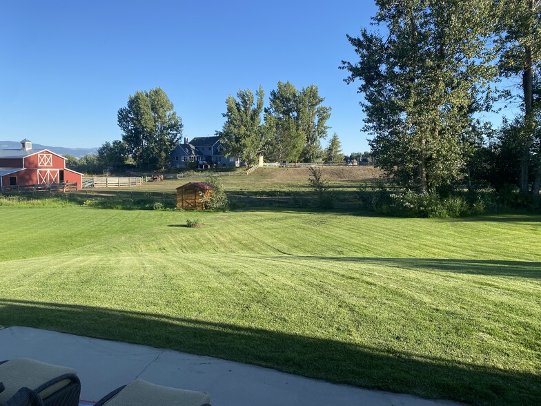 Yard - 323 Maroon Ct