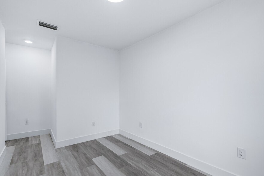 Building Photo - 2433 NW 97th St