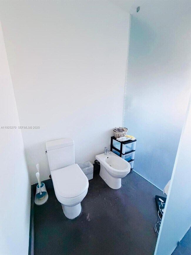 Building Photo - 21025 NE 38th Ave