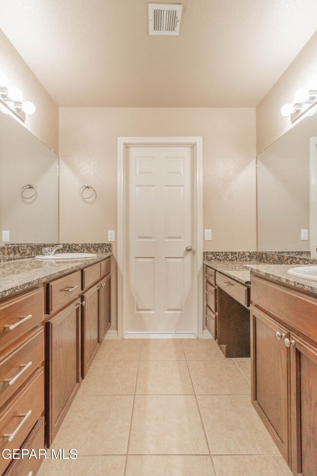 Building Photo - 14529 Jesus Almeida