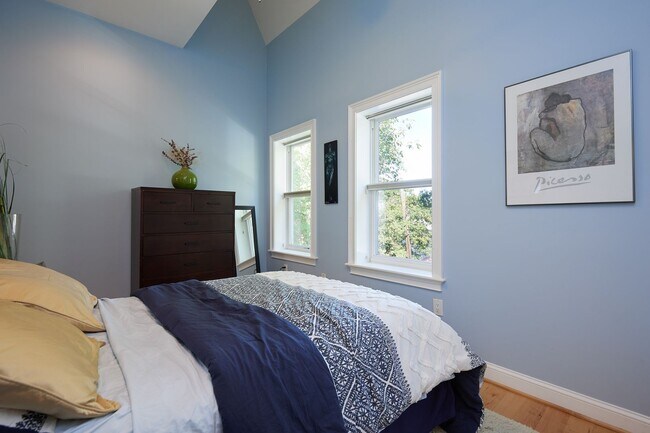 Building Photo - Petworth Stunner with Garage