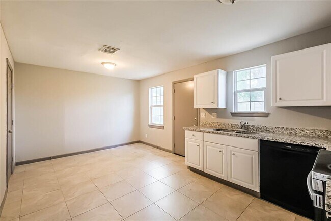 Building Photo - 3313 Chestershire Dr