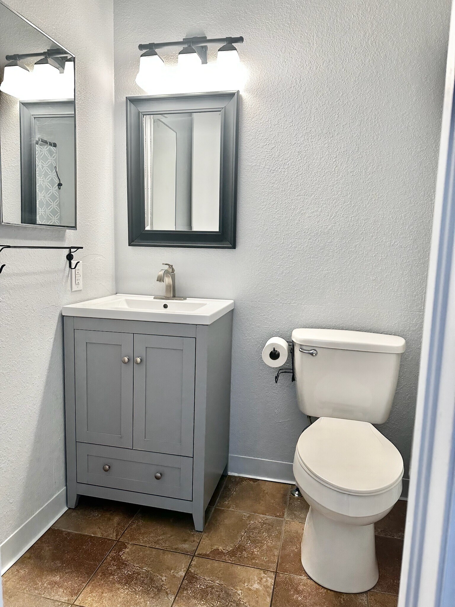 Building Photo - 1364 W 134th Dr