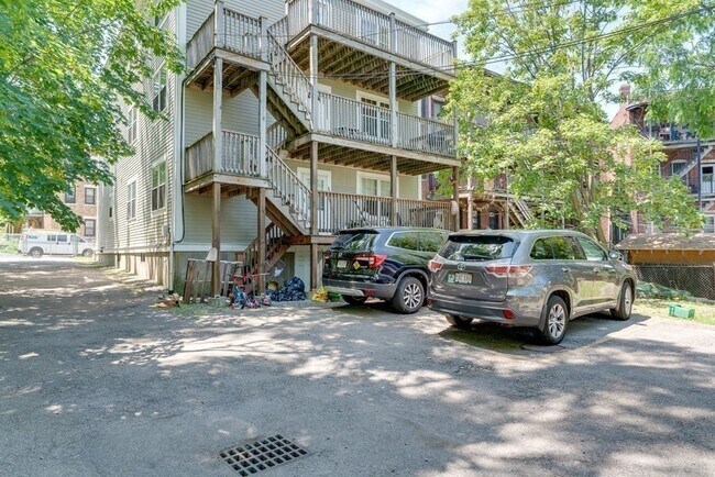 Building Photo - 6 Forest St