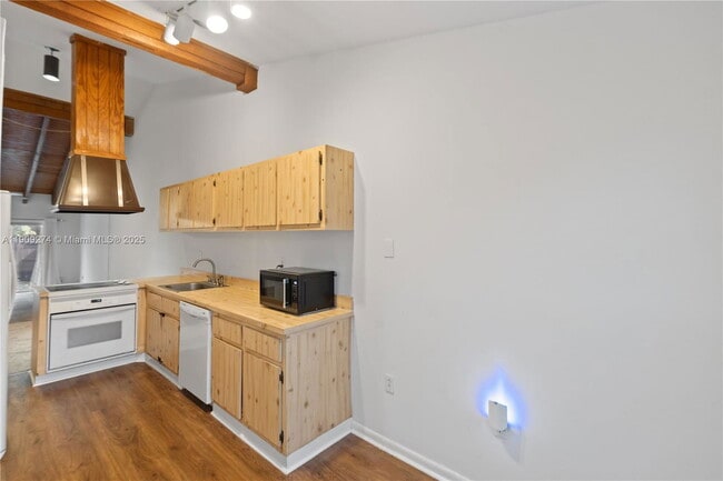 Building Photo - 2331 Dogwood Ct