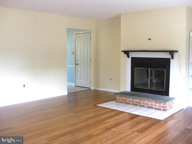 Building Photo - 101 Fantasia Dr