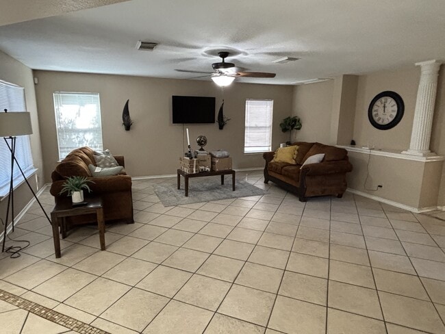 Building Photo - 5850 Spring Pebble