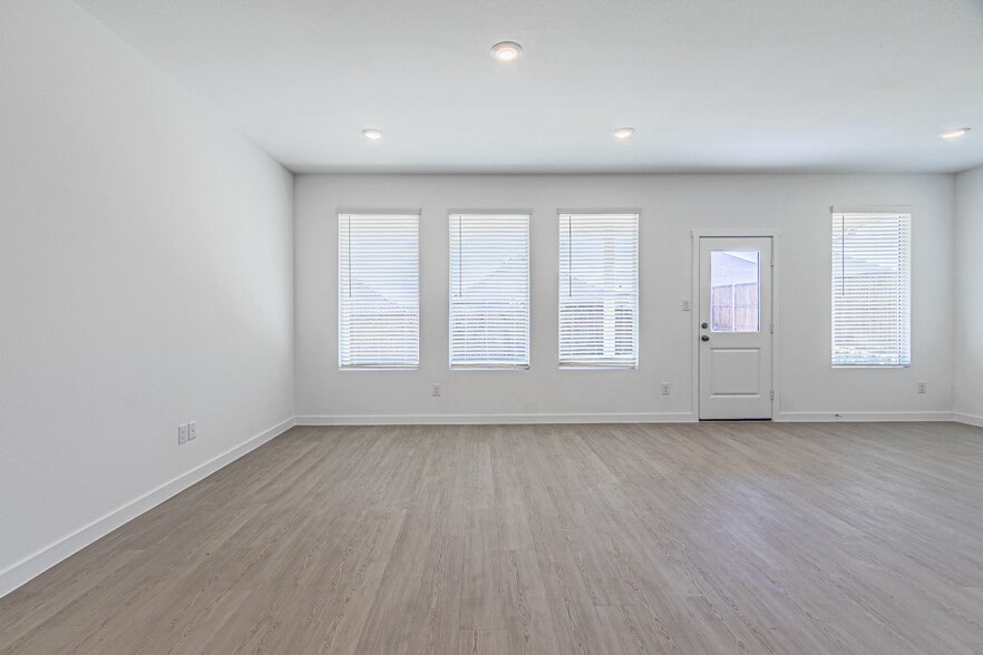 Building Photo - 10005 Warlander Dr