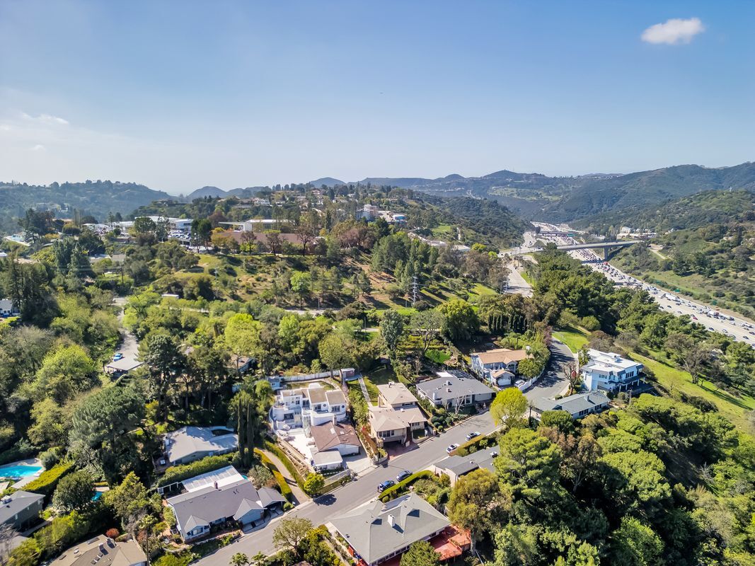 Building Photo - 15470 Longbow Dr