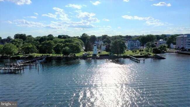 Building Photo - 421 Concord St