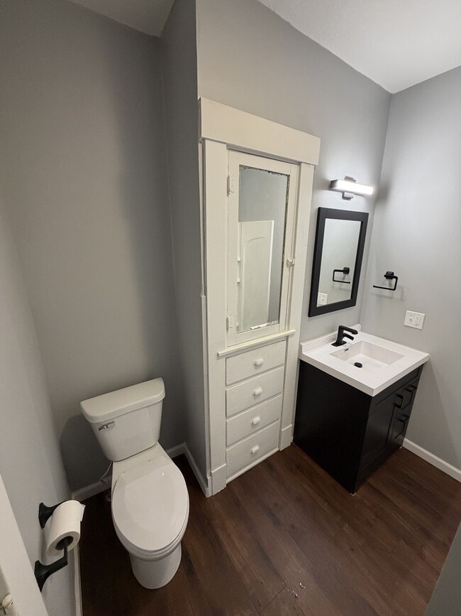 Building Photo - 807 S 10th St