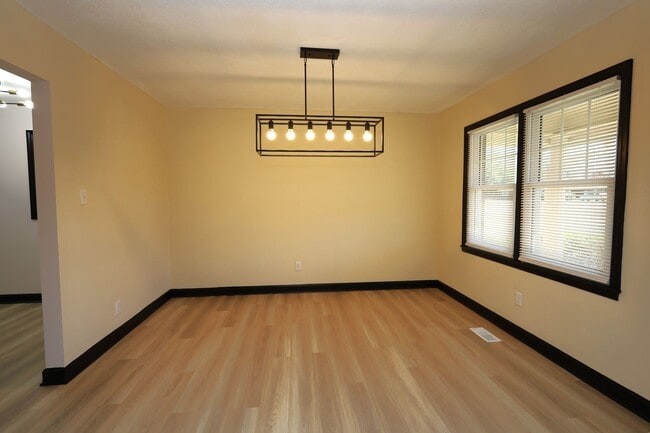 Building Photo - 4018 N Oak Street Extension