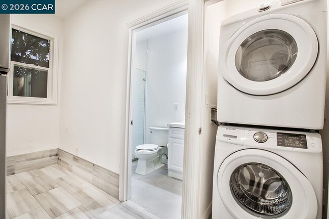 Building Photo - 1351 Eastshore Dr