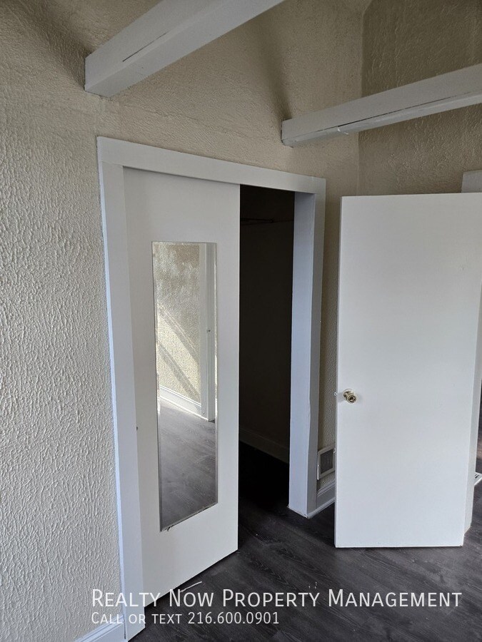 Building Photo - 2086 W 81st St