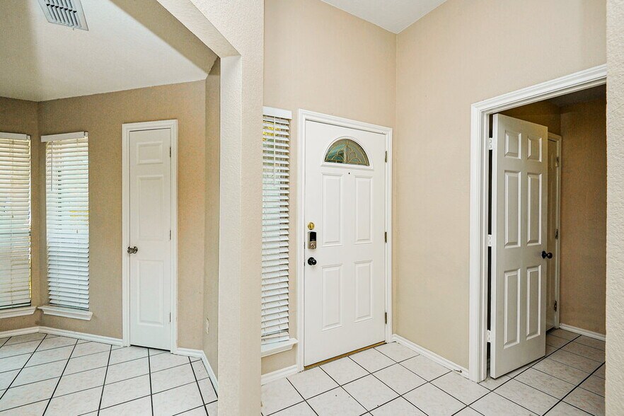 Building Photo - 840 Voltamp Dr
