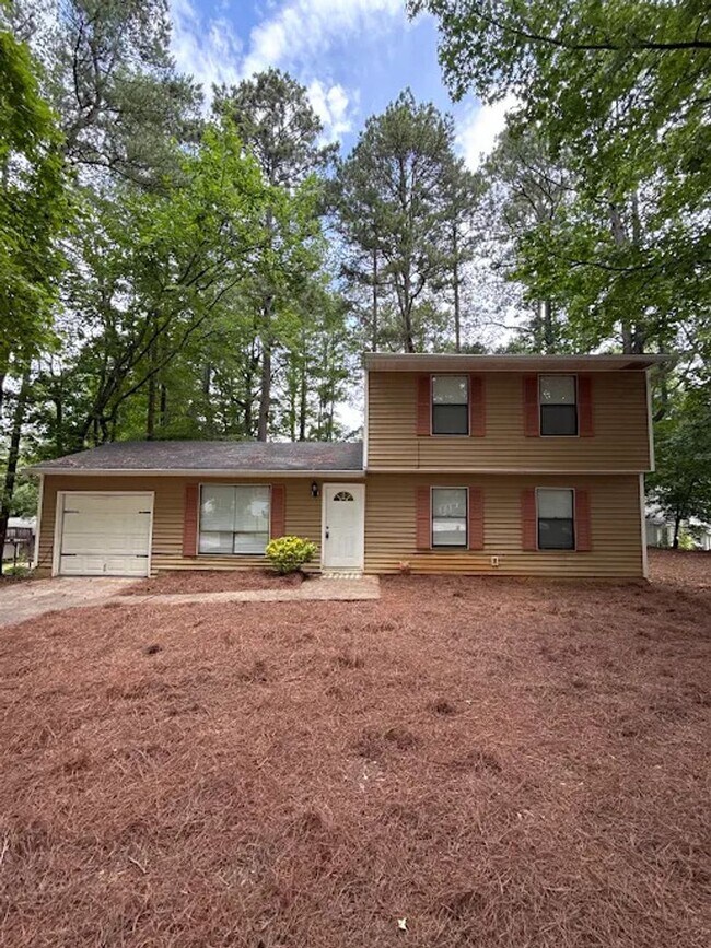 Building Photo - Beautiful 4BR/2BA home nestled in a quiet Ellenwood GA