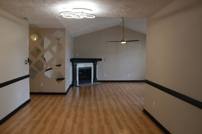 Building Photo - Acorn Ridge