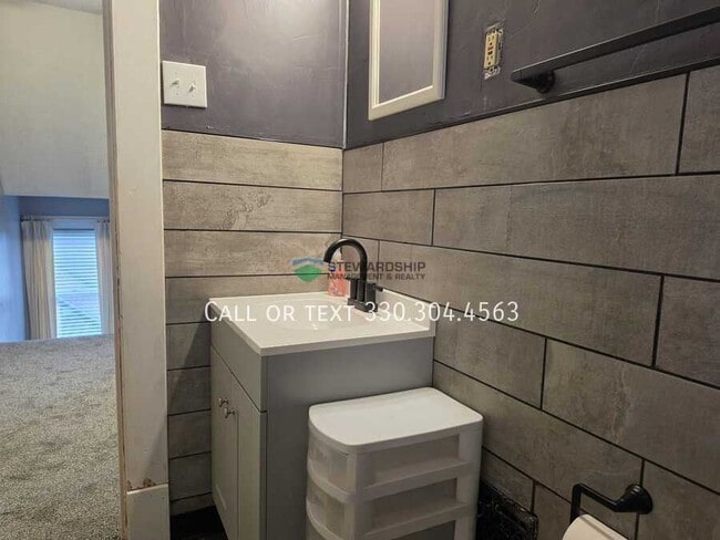 Building Photo - 213 Chestnut Ave NE