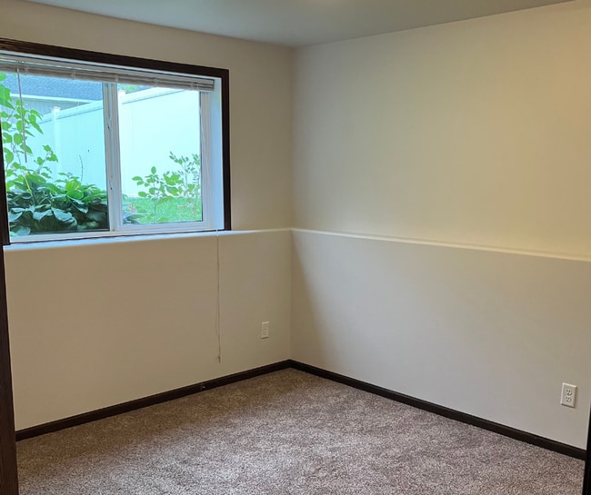 Building Photo - 3 Bed 2 Bath Twin Home