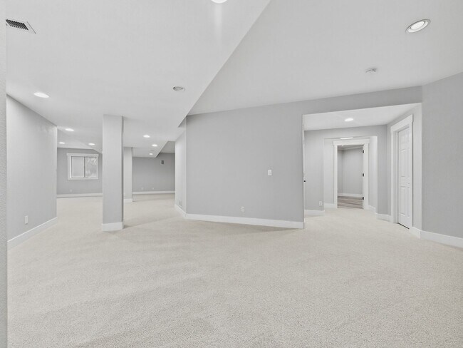 Building Photo - 11672 E Berry Ave