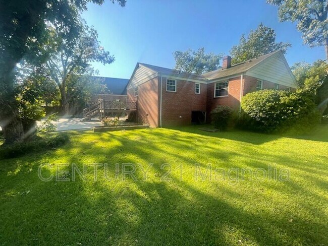 Building Photo - 105 Nut Grove Dr