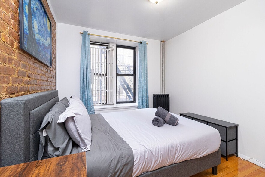 Building Photo - 1617 3rd Ave